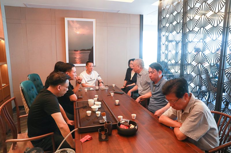 強(qiáng)強(qiáng)聯(lián)合！河南礦山黨委書記崔培軍與玉昆鋼鐵等進(jìn)行洽談